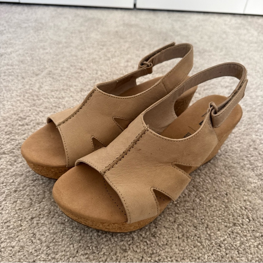 Clarks Beige Slingback‎ Sandals - Picture 2 of 7